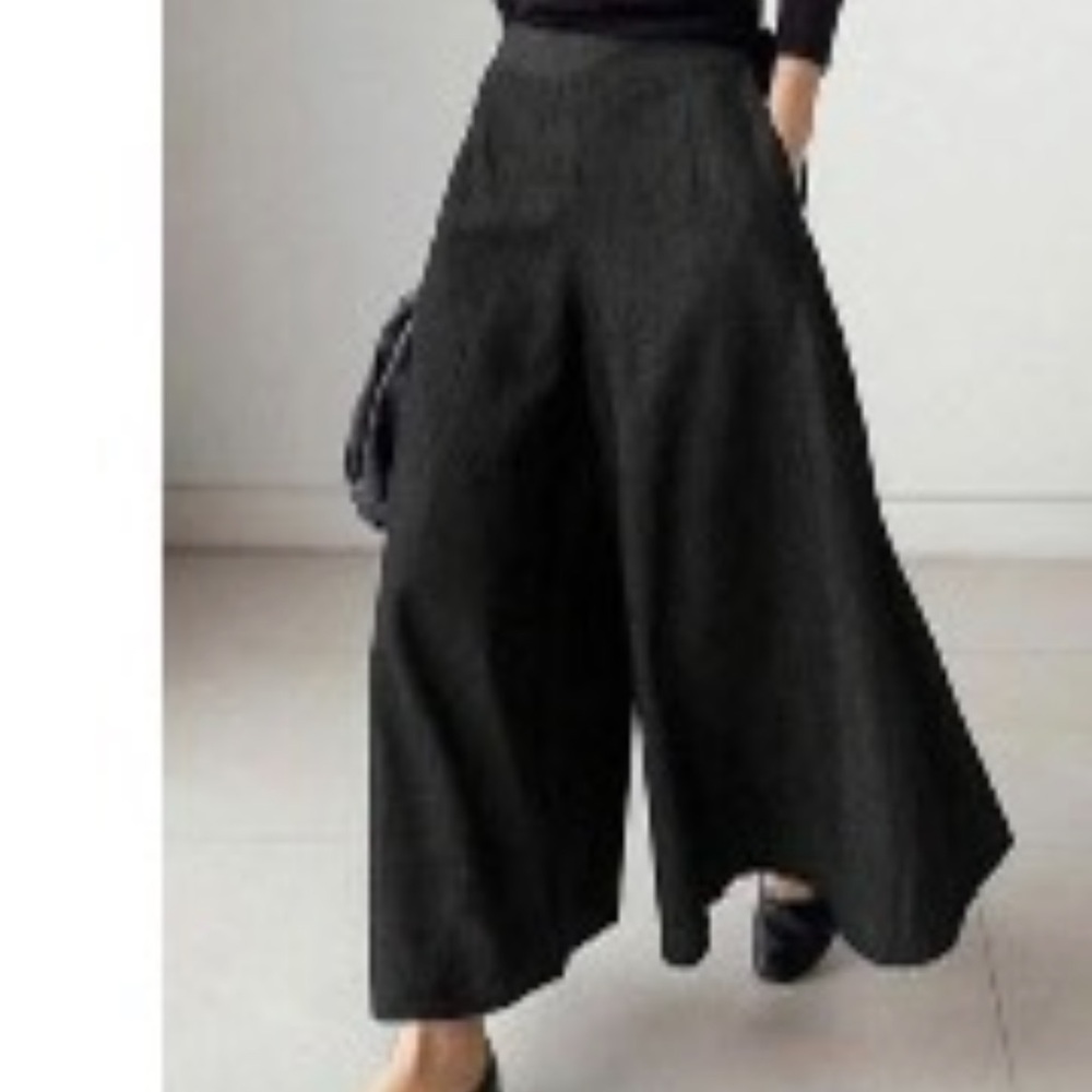 Voluminous pants